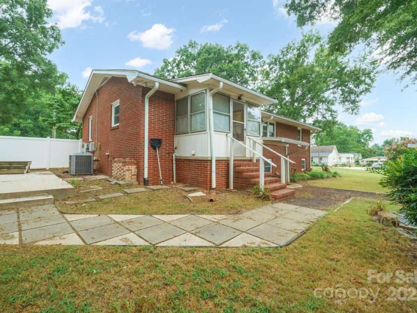 152 Phifer Avenue, Concord, NC 28025.  MLS# CAR4293318, YatesRealty ID 34988. 