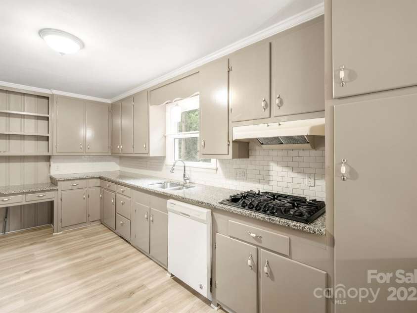 152 Phifer Avenue, Concord, NC 28025.  MLS# CAR4293318, YatesRealty ID 34988. 