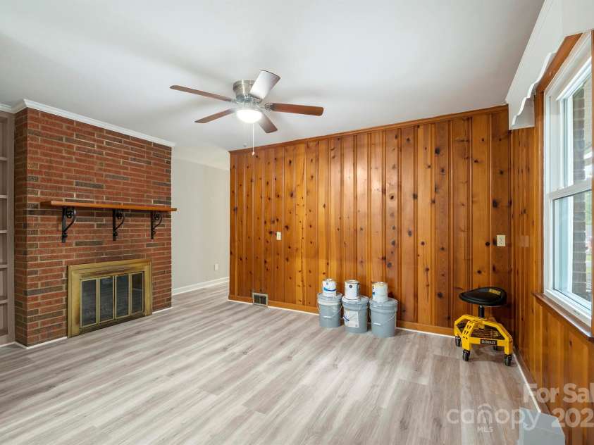 152 Phifer Avenue, Concord, NC 28025.  MLS# CAR4293318, YatesRealty ID 34988. 