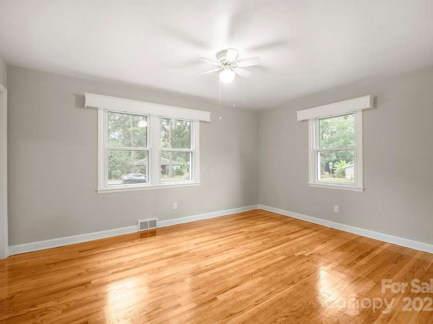 152 Phifer Avenue, Concord, NC 28025.  MLS# CAR4293318, YatesRealty ID 34988. 