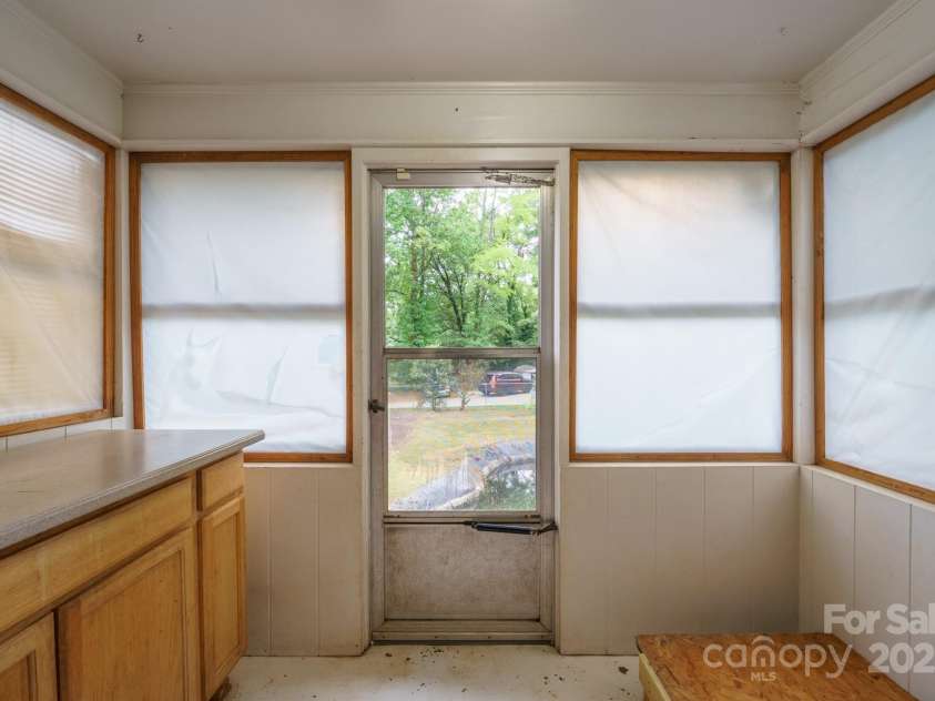 152 Phifer Avenue, Concord, NC 28025.  MLS# CAR4293318, YatesRealty ID 34988. 