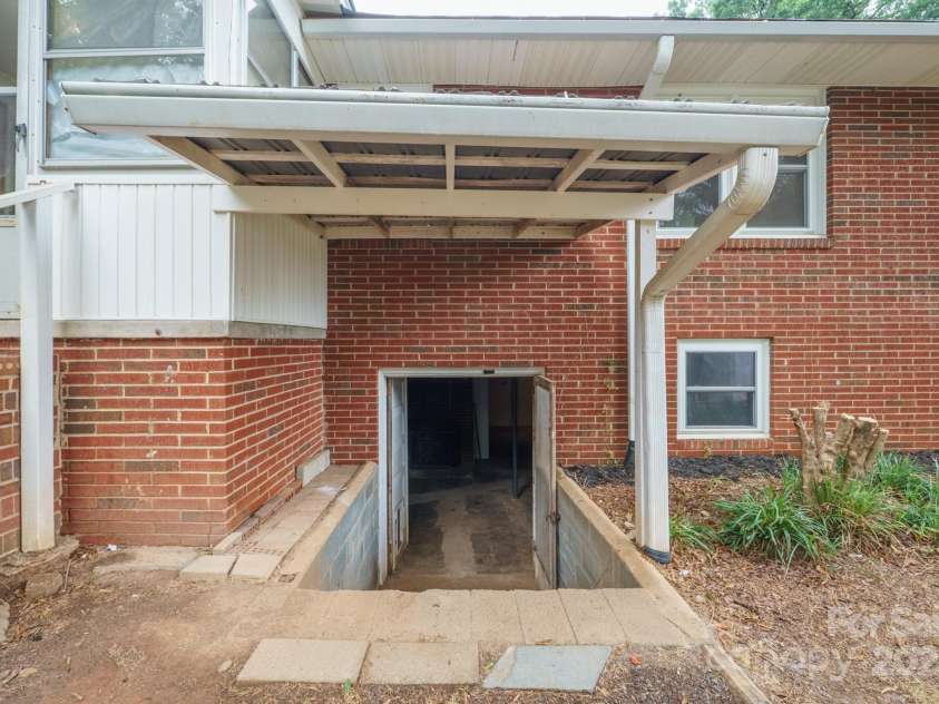 152 Phifer Avenue, Concord, NC 28025.  MLS# CAR4293318, YatesRealty ID 34988. 