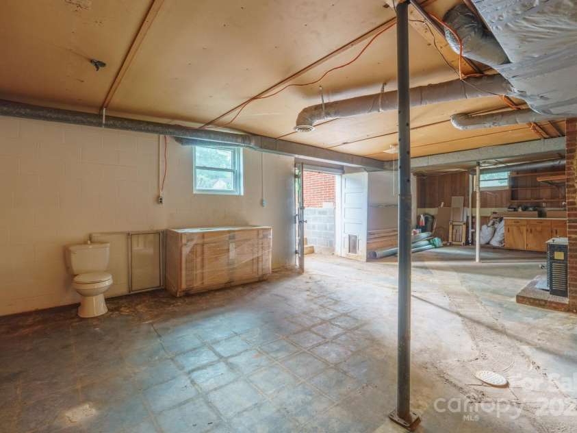 152 Phifer Avenue, Concord, NC 28025.  MLS# CAR4293318, YatesRealty ID 34988. 