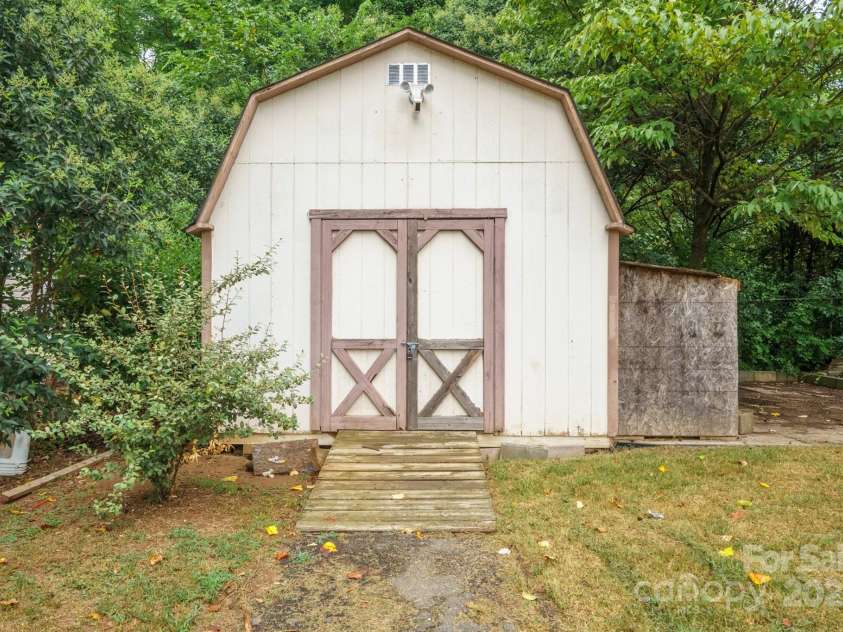 152 Phifer Avenue, Concord, NC 28025.  MLS# CAR4293318, YatesRealty ID 34988. 