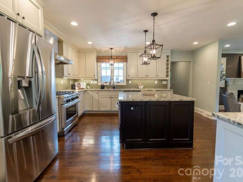 3335 Providence Road, Charlotte, NC 28211.  MLS# CAR4370866, YatesRealty ID 34988. 