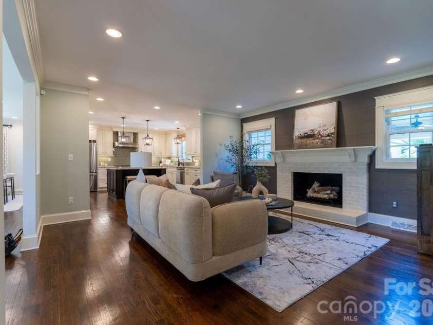 3335 Providence Road, Charlotte, NC 28211.  MLS# CAR4370866, YatesRealty ID 34988. 