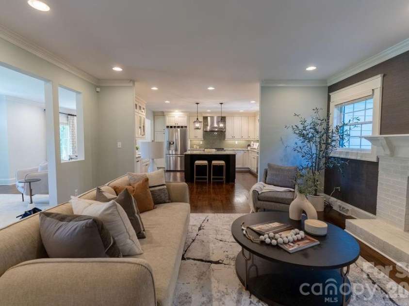 3335 Providence Road, Charlotte, NC 28211.  MLS# CAR4370866, YatesRealty ID 34988. 