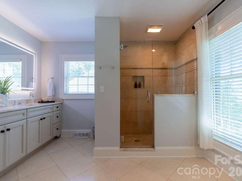 3335 Providence Road, Charlotte, NC 28211.  MLS# CAR4370866, YatesRealty ID 34988. 
