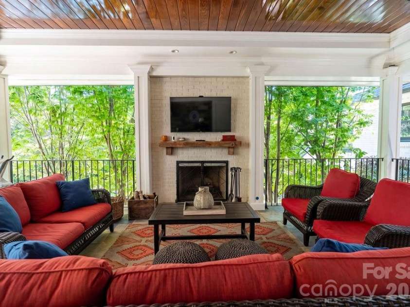 3335 Providence Road, Charlotte, NC 28211.  MLS# CAR4370866, YatesRealty ID 34988. 