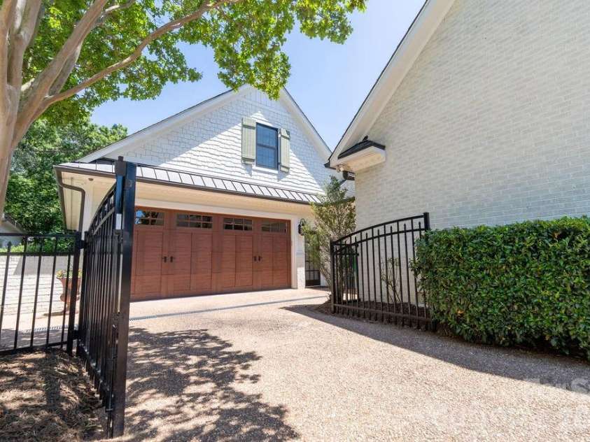 3335 Providence Road, Charlotte, NC 28211.  MLS# CAR4370866, YatesRealty ID 34988. 
