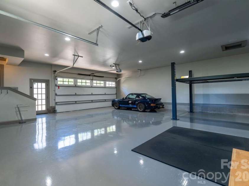3335 Providence Road, Charlotte, NC 28211.  MLS# CAR4370866, YatesRealty ID 34988. 