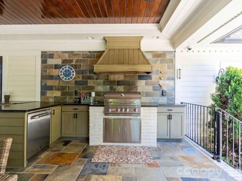 3335 Providence Road, Charlotte, NC 28211.  MLS# CAR4370866, YatesRealty ID 34988. 