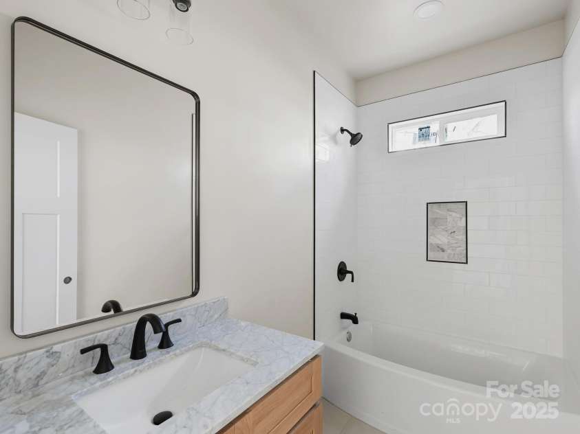 296 Carriage Summitt Way, Hendersonville, NC 28791.  MLS# CAR4325978, YatesRealty ID 3499. 