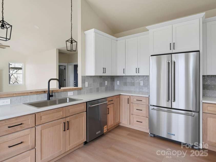 296 Carriage Summitt Way, Hendersonville, NC 28791.  MLS# CAR4325978, YatesRealty ID 3499. 