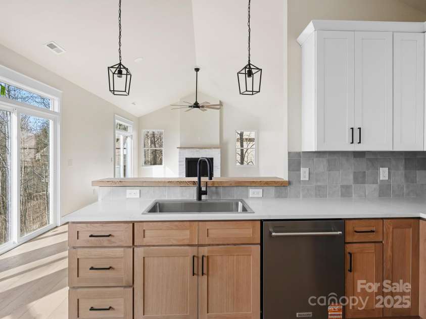 296 Carriage Summitt Way, Hendersonville, NC 28791.  MLS# CAR4325978, YatesRealty ID 3499. 