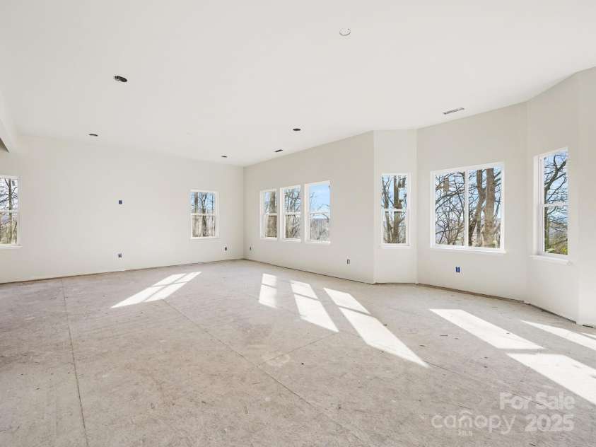 296 Carriage Summitt Way, Hendersonville, NC 28791.  MLS# CAR4325978, YatesRealty ID 3499. 