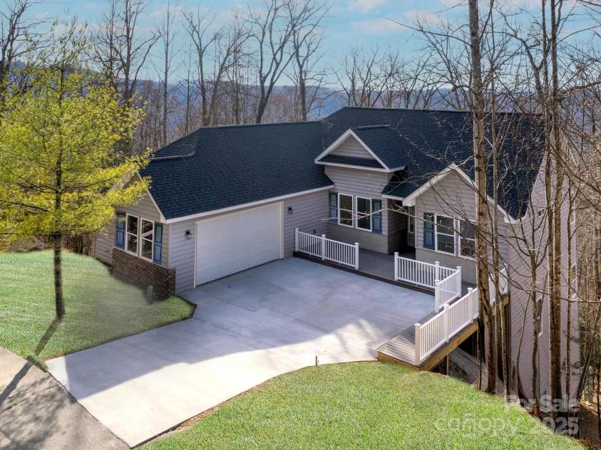 296 Carriage Summitt Way, Hendersonville, NC 28791.  MLS# CAR4325978, YatesRealty ID 3499. Digitally Staged