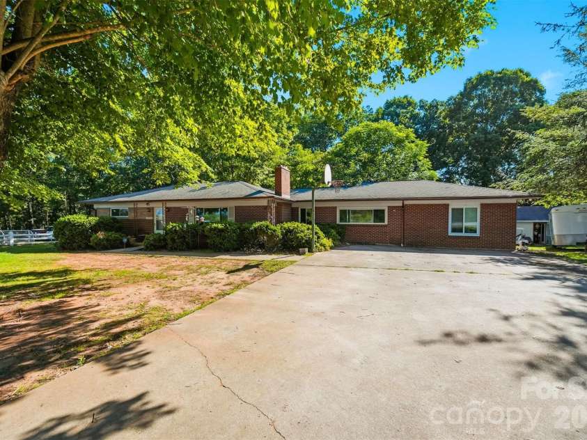 2089 Connelly Springs Road, Lenoir, NC 28645.  MLS# CAR4388834, YatesRealty ID 34990. 
