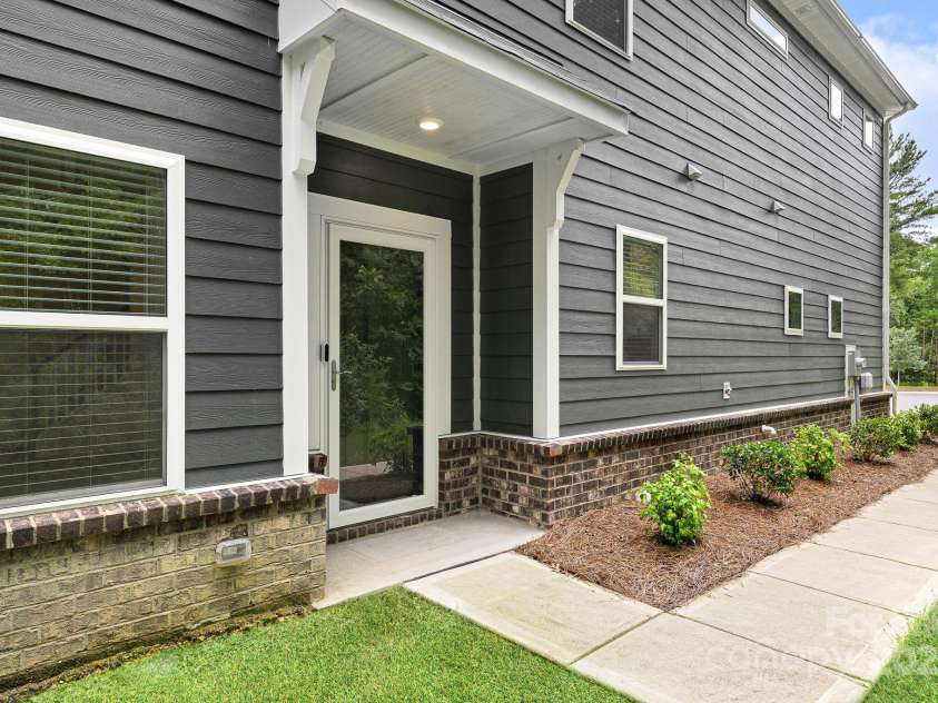 254 Quinn Road, Matthews, NC 28104.  MLS# CAR4289604, YatesRealty ID 34992. 