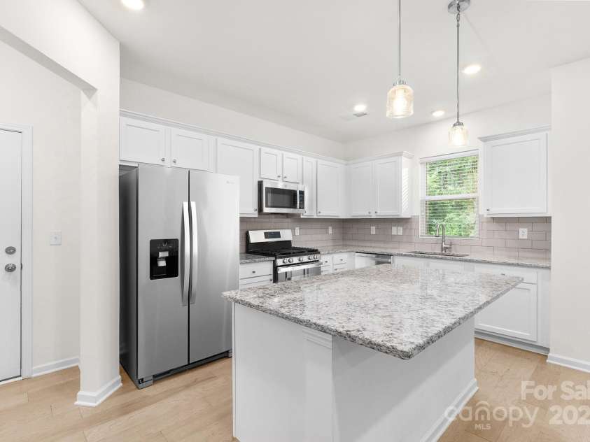 254 Quinn Road, Matthews, NC 28104.  MLS# CAR4289604, YatesRealty ID 34992. 