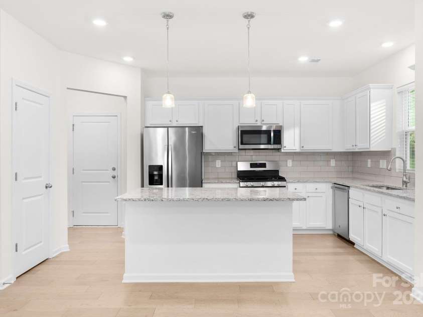 254 Quinn Road, Matthews, NC 28104.  MLS# CAR4289604, YatesRealty ID 34992. 