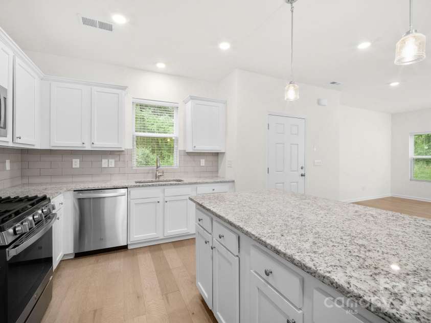 254 Quinn Road, Matthews, NC 28104.  MLS# CAR4289604, YatesRealty ID 34992. 