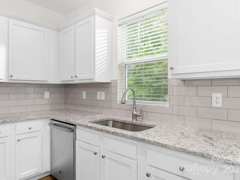 254 Quinn Road, Matthews, NC 28104.  MLS# CAR4289604, YatesRealty ID 34992. 
