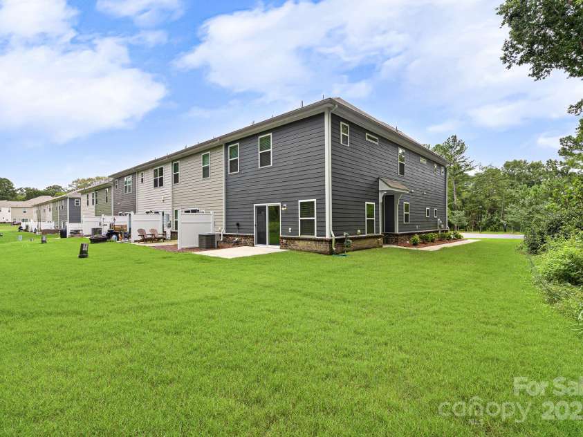 254 Quinn Road, Matthews, NC 28104.  MLS# CAR4289604, YatesRealty ID 34992. 