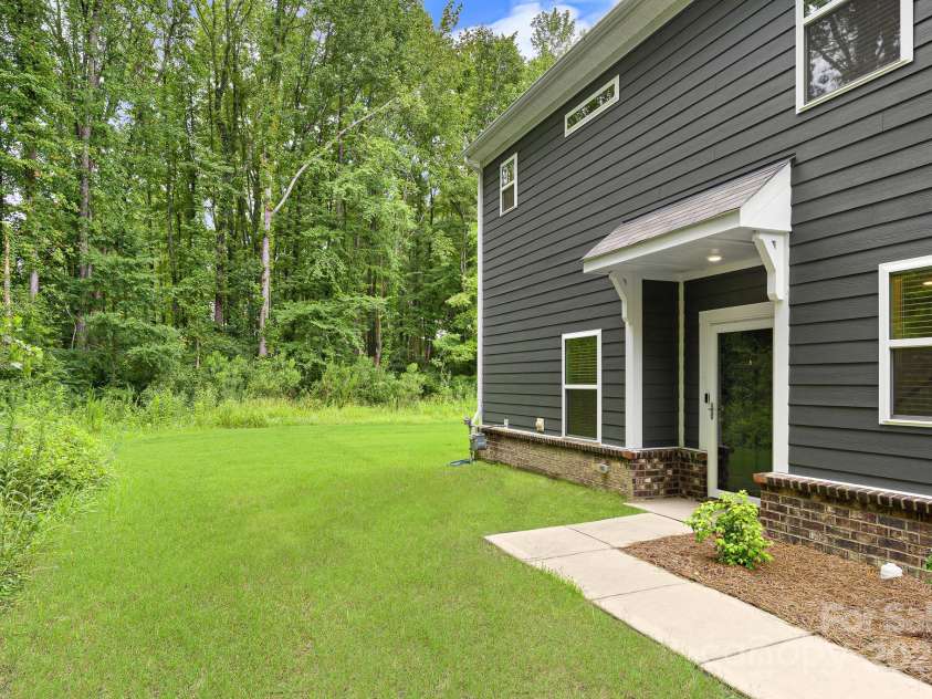 254 Quinn Road, Matthews, NC 28104.  MLS# CAR4289604, YatesRealty ID 34992. 