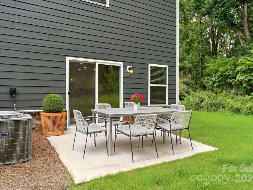 254 Quinn Road, Matthews, NC 28104.  MLS# CAR4289604, YatesRealty ID 34992. 