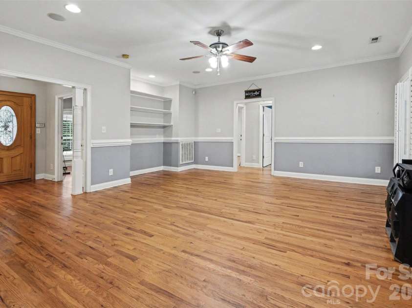 3801 Hayden Drive, Charlotte, NC 28269.  MLS# CAR4389993, YatesRealty ID 34993. 