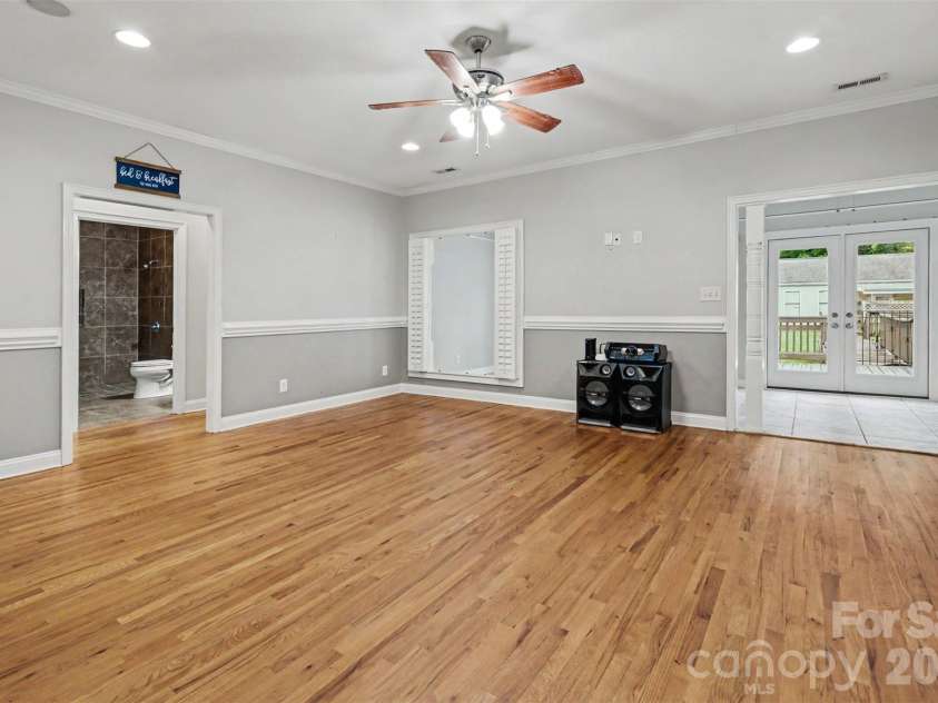 3801 Hayden Drive, Charlotte, NC 28269.  MLS# CAR4389993, YatesRealty ID 34993. 