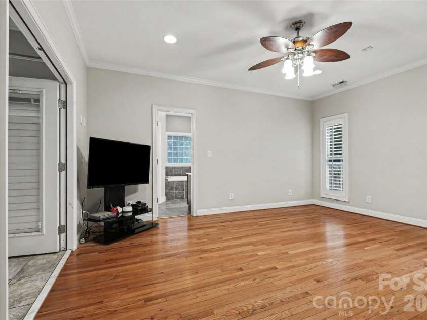 3801 Hayden Drive, Charlotte, NC 28269.  MLS# CAR4389993, YatesRealty ID 34993. 