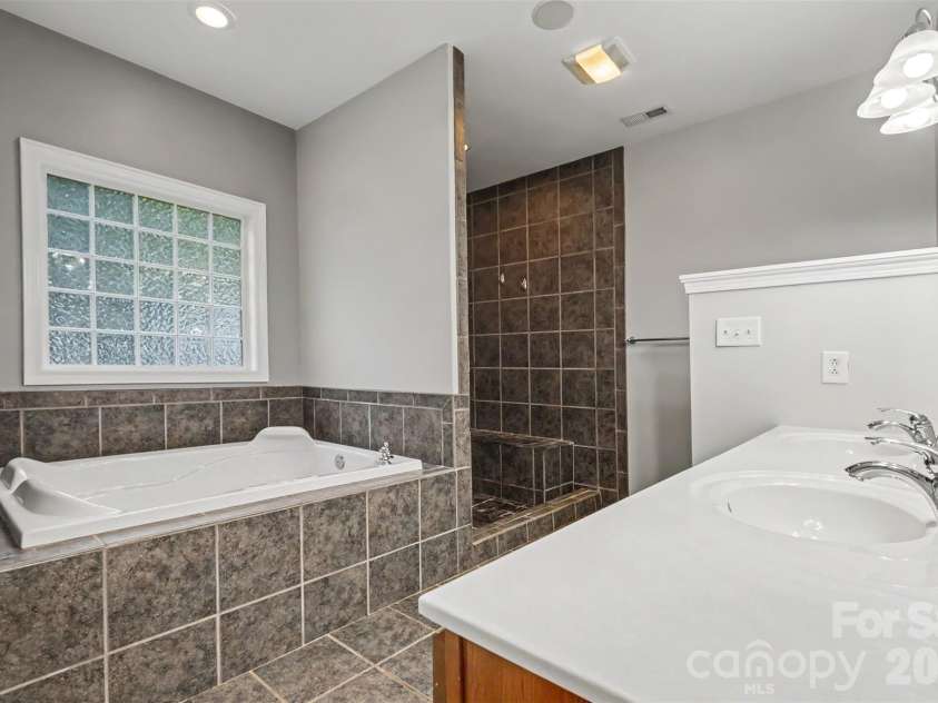 3801 Hayden Drive, Charlotte, NC 28269.  MLS# CAR4389993, YatesRealty ID 34993. 