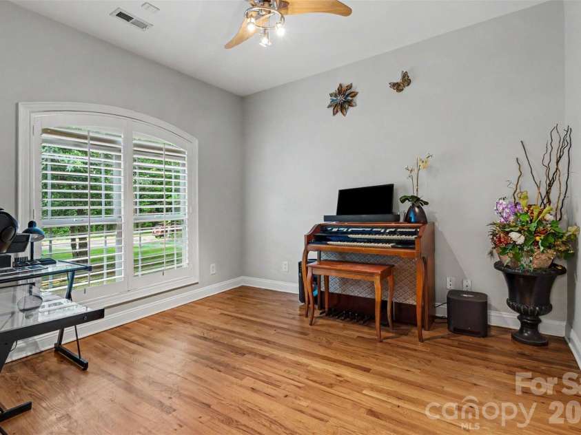 3801 Hayden Drive, Charlotte, NC 28269.  MLS# CAR4389993, YatesRealty ID 34993. 