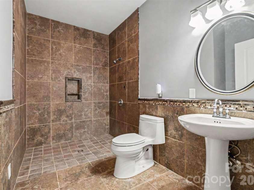 3801 Hayden Drive, Charlotte, NC 28269.  MLS# CAR4389993, YatesRealty ID 34993. 
