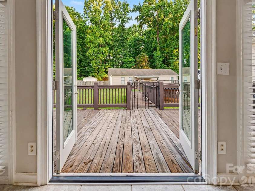 3801 Hayden Drive, Charlotte, NC 28269.  MLS# CAR4389993, YatesRealty ID 34993. 