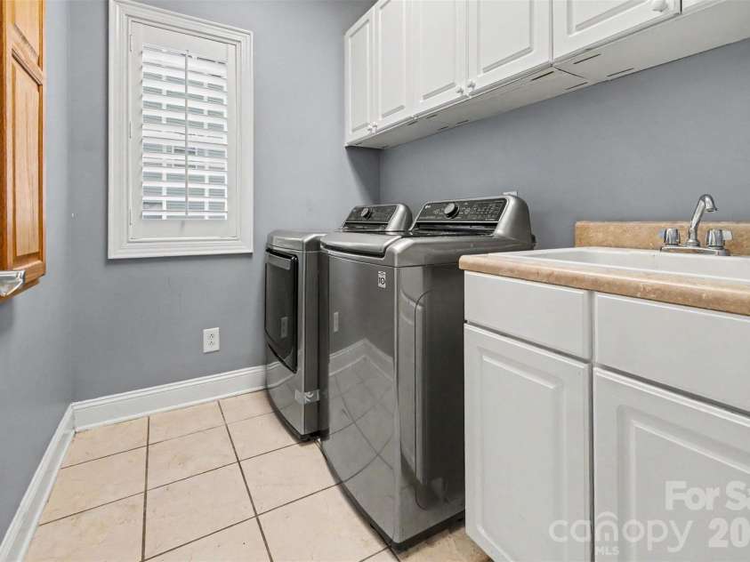 3801 Hayden Drive, Charlotte, NC 28269.  MLS# CAR4389993, YatesRealty ID 34993. 
