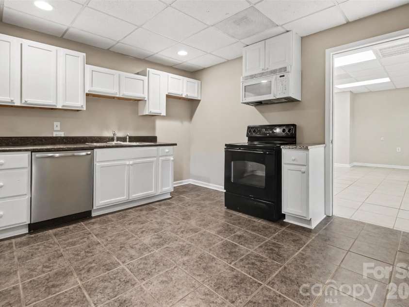3801 Hayden Drive, Charlotte, NC 28269.  MLS# CAR4389993, YatesRealty ID 34993. 