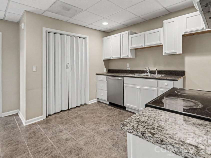 3801 Hayden Drive, Charlotte, NC 28269.  MLS# CAR4389993, YatesRealty ID 34993. 
