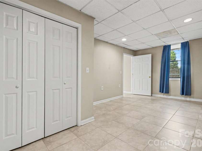 3801 Hayden Drive, Charlotte, NC 28269.  MLS# CAR4389993, YatesRealty ID 34993. 