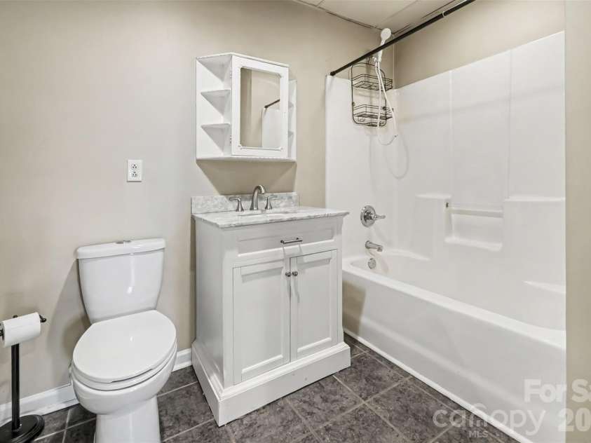 3801 Hayden Drive, Charlotte, NC 28269.  MLS# CAR4389993, YatesRealty ID 34993. 