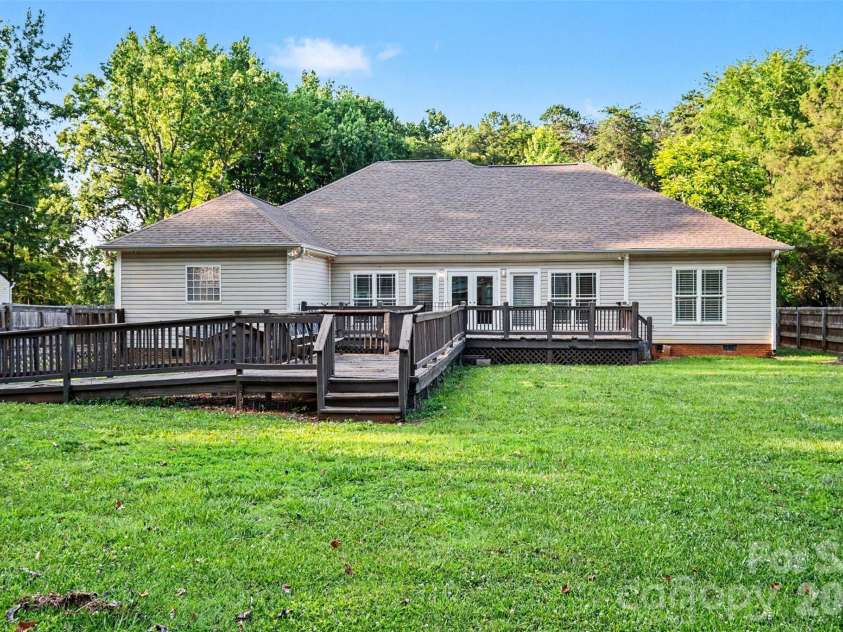 3801 Hayden Drive, Charlotte, NC 28269.  MLS# CAR4389993, YatesRealty ID 34993. 