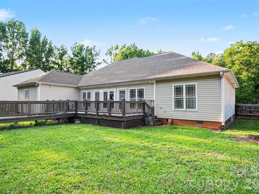 3801 Hayden Drive, Charlotte, NC 28269.  MLS# CAR4389993, YatesRealty ID 34993. 