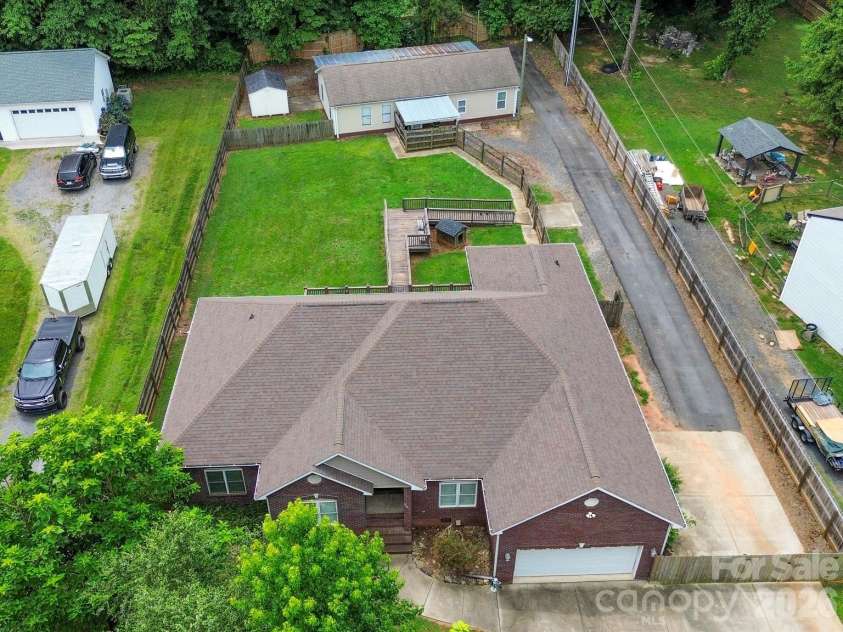 3801 Hayden Drive, Charlotte, NC 28269.  MLS# CAR4389993, YatesRealty ID 34993. 