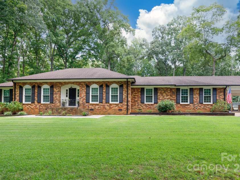 4520 Belhaven Forest Drive, Gastonia, NC 28056.  MLS# CAR4294728, YatesRealty ID 34993. All brick construction !!