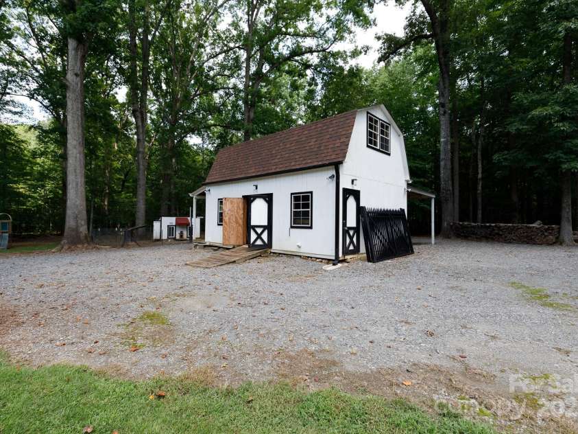 4520 Belhaven Forest Drive, Gastonia, NC 28056.  MLS# CAR4294728, YatesRealty ID 34993. Extra gravel driveway