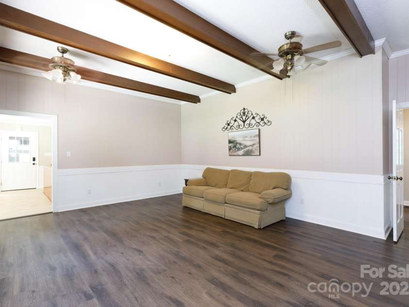 4520 Belhaven Forest Drive, Gastonia, NC 28056.  MLS# CAR4294728, YatesRealty ID 34993. Great room