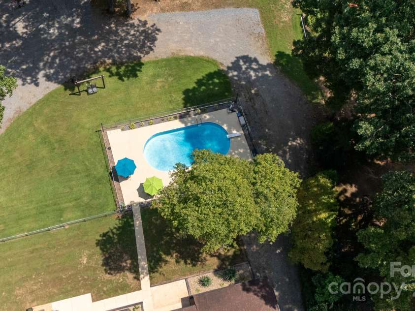 4520 Belhaven Forest Drive, Gastonia, NC 28056.  MLS# CAR4294728, YatesRealty ID 34993. Home has everything !