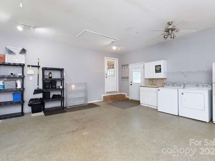 4520 Belhaven Forest Drive, Gastonia, NC 28056.  MLS# CAR4294728, YatesRealty ID 34993. Mud room/ laundry room/ craft and entertaining space